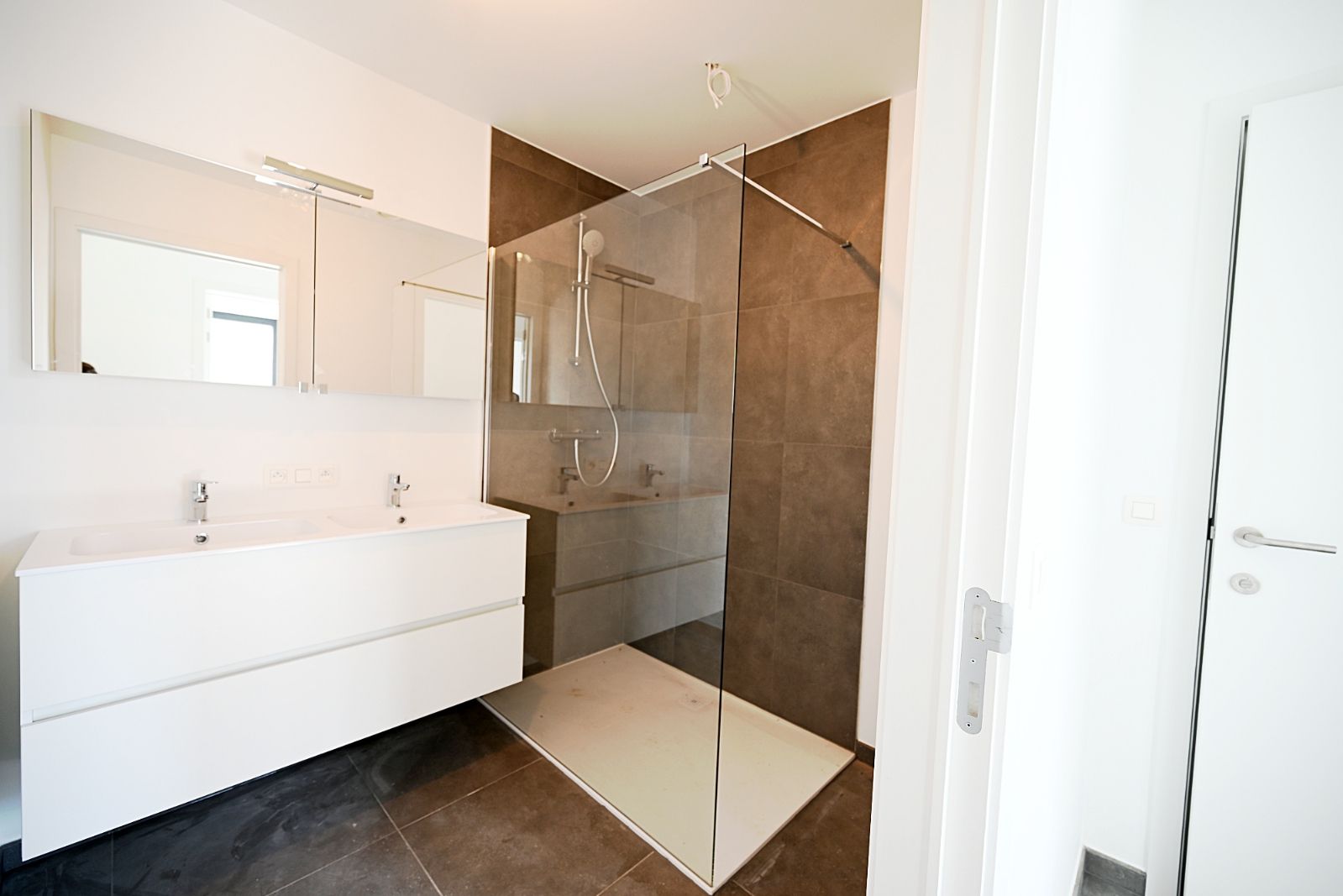 Nieuwbouw appartement met zonnepanelen in hartje Ardooie! foto 10