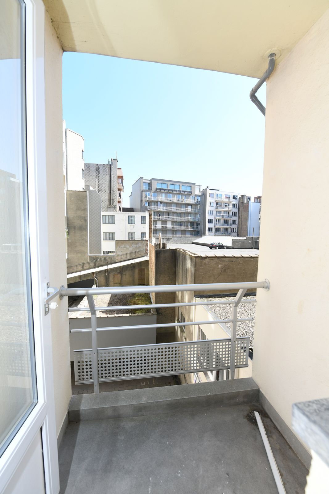 Gerenoveerd appartement met 2 slpk en frontaal zeezicht foto 9