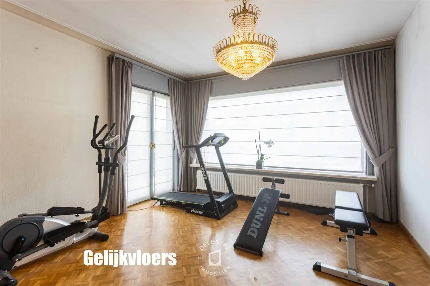 ** IN OPTIE **&nbsp;GERENOVEERDE WONING MET 6 SLPK. EN TUIN foto 17