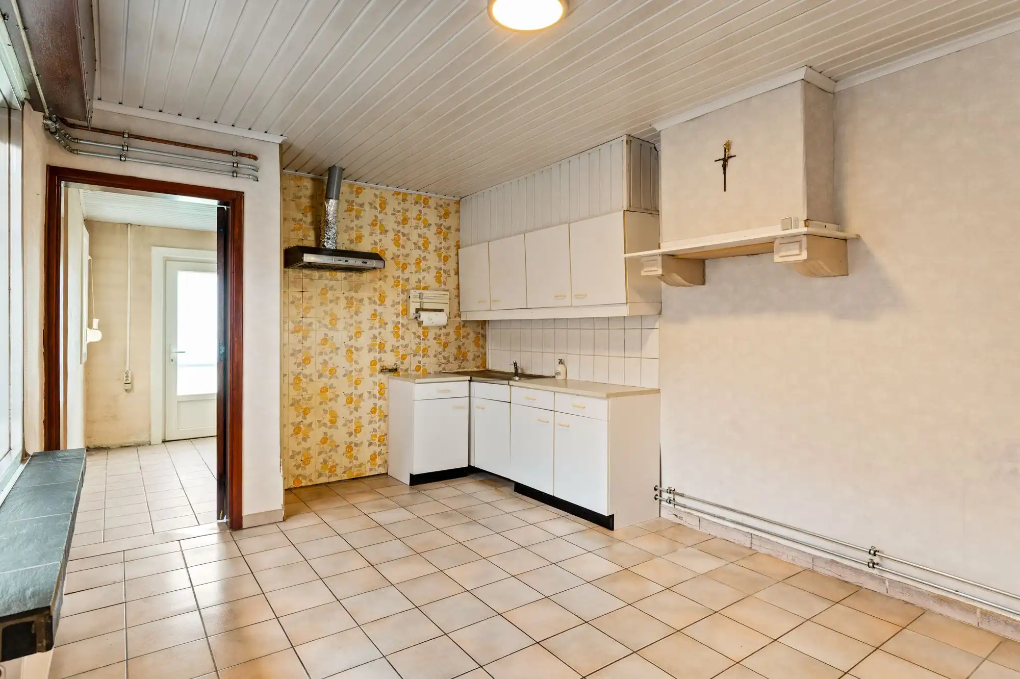 Te renoveren gezinswoning met leuke tuin en 2 garages op topligging in Brasschaat! foto 8