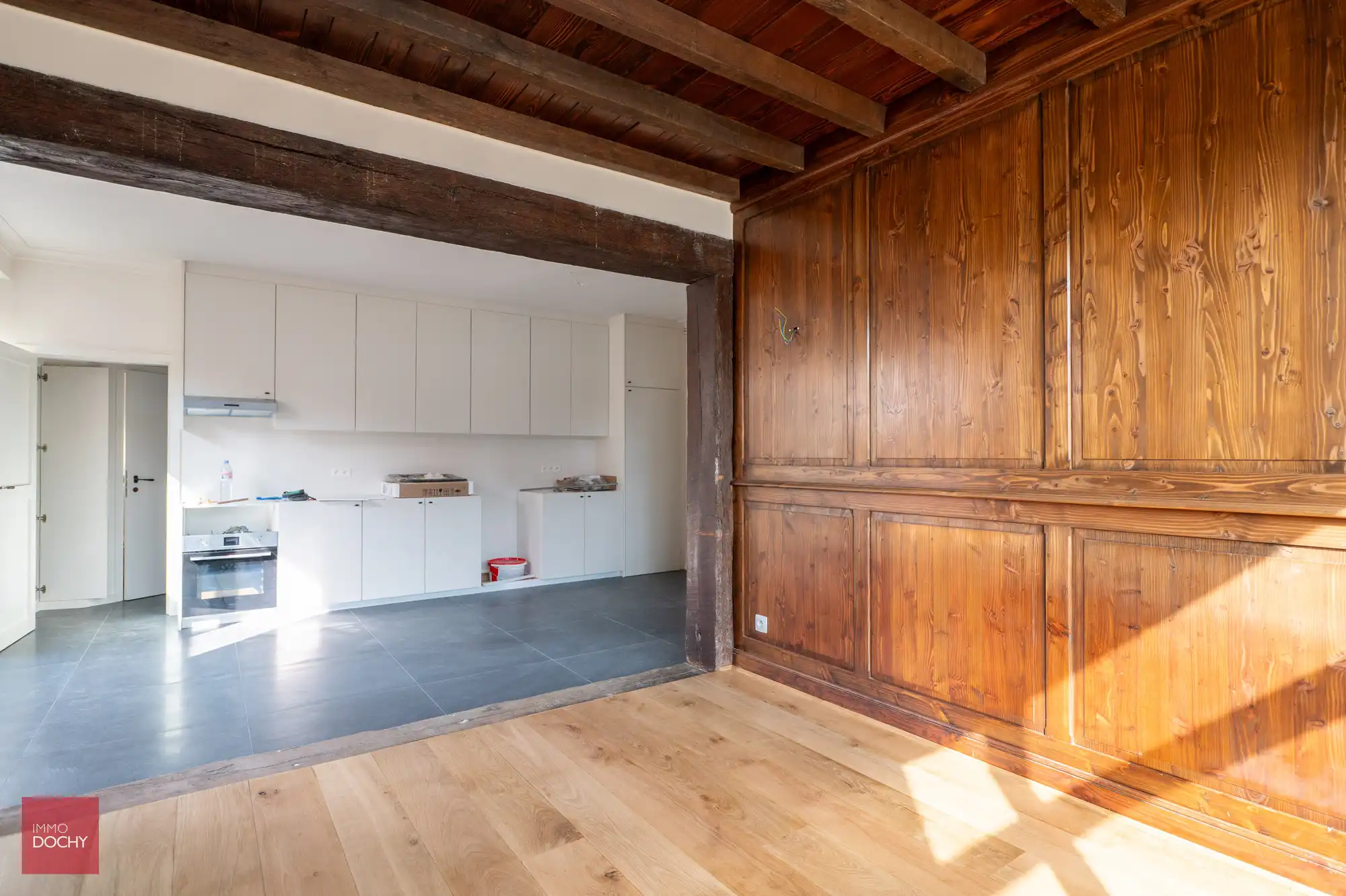 Volledig gerenovereerd herenhuis met garage foto 6