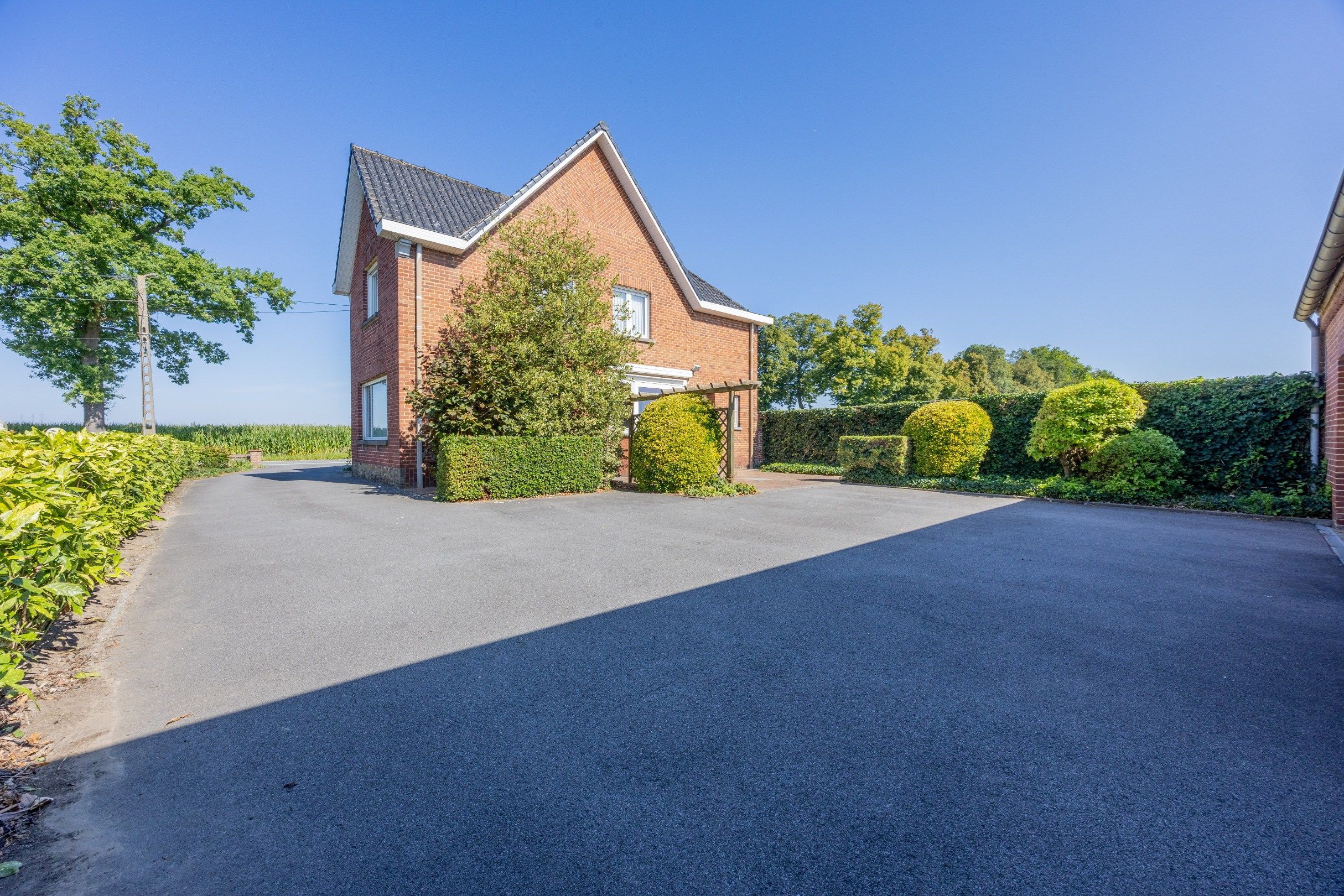 KLOEKE VILLA MET MAGAZIJN IN EEN LANDELIJKE OMGEVING foto 15