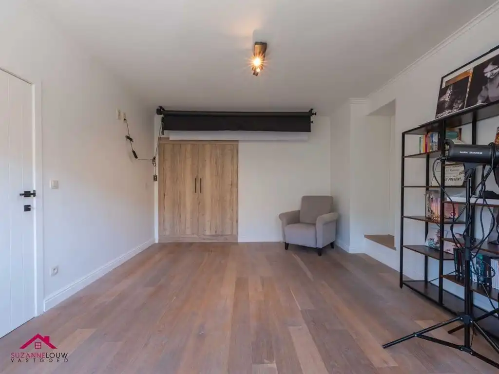 Instapklare woning met handelsruimte in gesloten bebouwing foto 29