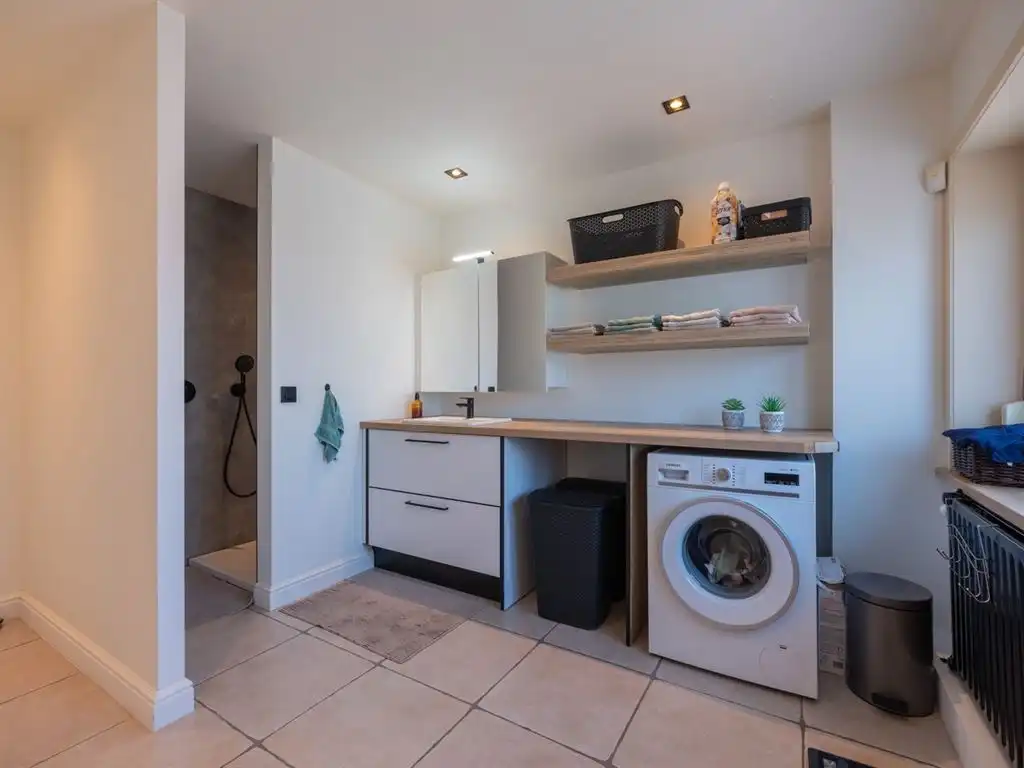 Stijlvol ingerichte woning met handelsruimte in gesloten bebouwing foto 29