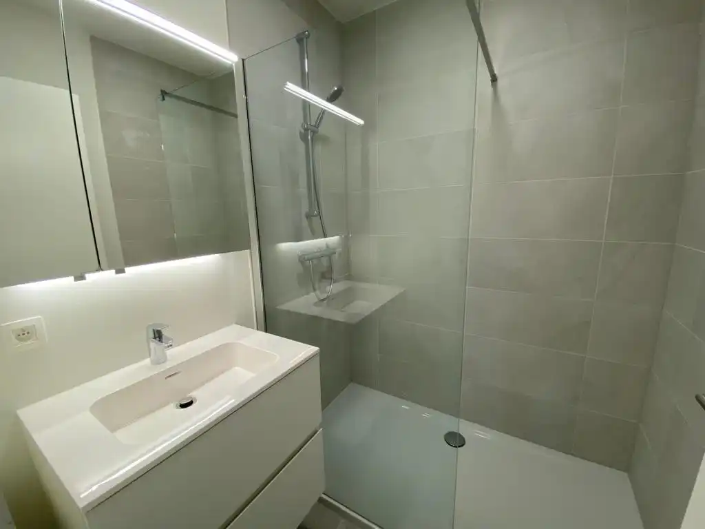 Recent appartement met veel lichtinval en hoogwaardige afwerking foto 15