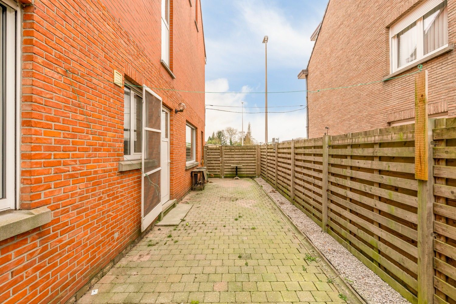 Gelijkvloers appartement met groot terras op gunstige locatie! foto 12