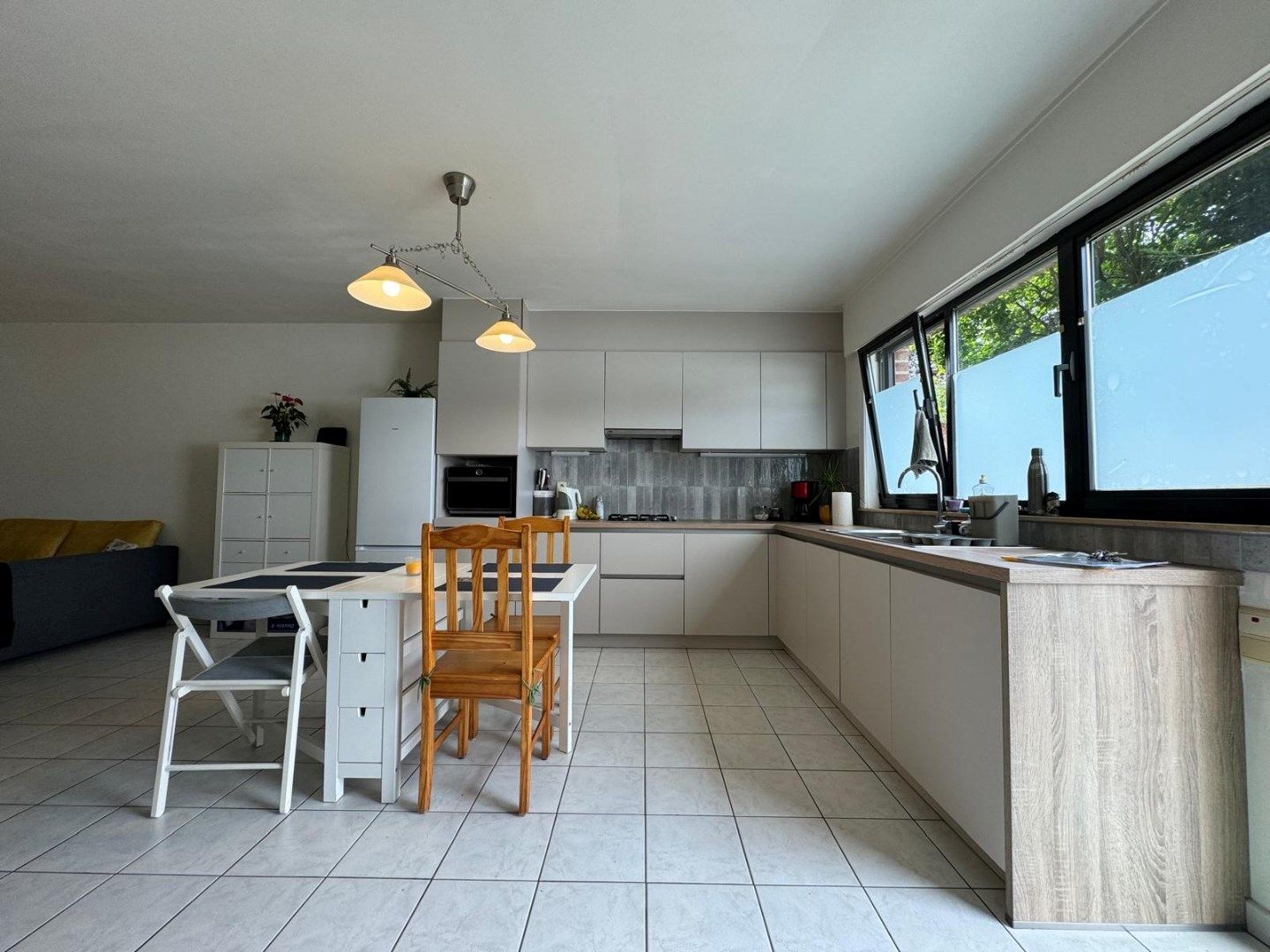 Op zoek naar een opbrengsteigendom met handelspand, 2 appartementen en 4 garages in hartje Merchtem? Welkom Home!  foto 17