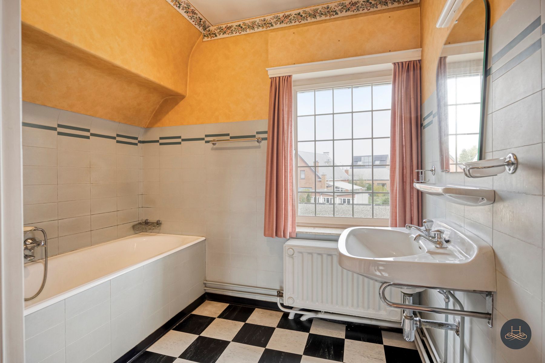 Charmante woning met gezellige tuin op toplocatie foto 19