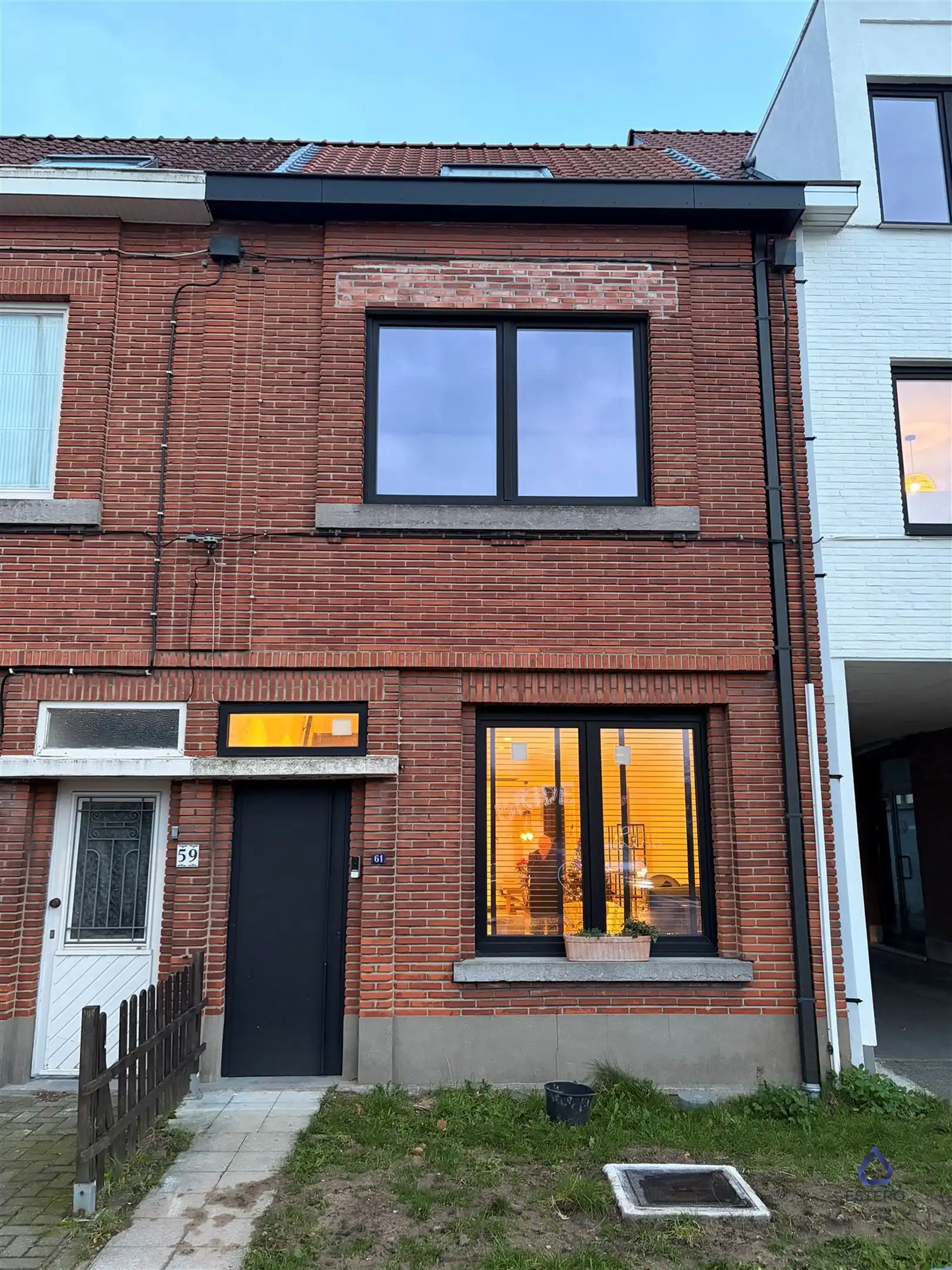 Gerenoveerde gezinswoning met 3 slaapkamers te Zwijnaarde foto {{pictureIndex}}