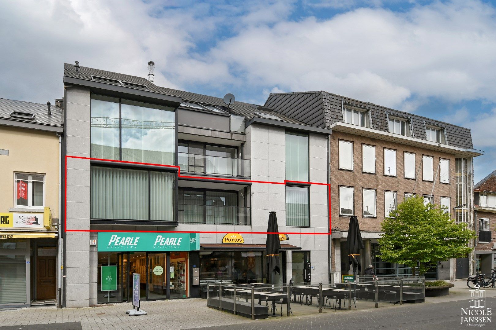 Schitterend ruim luxe-appartement van ca. 161m² met royaal terras in het centrum van Lanaken foto 2