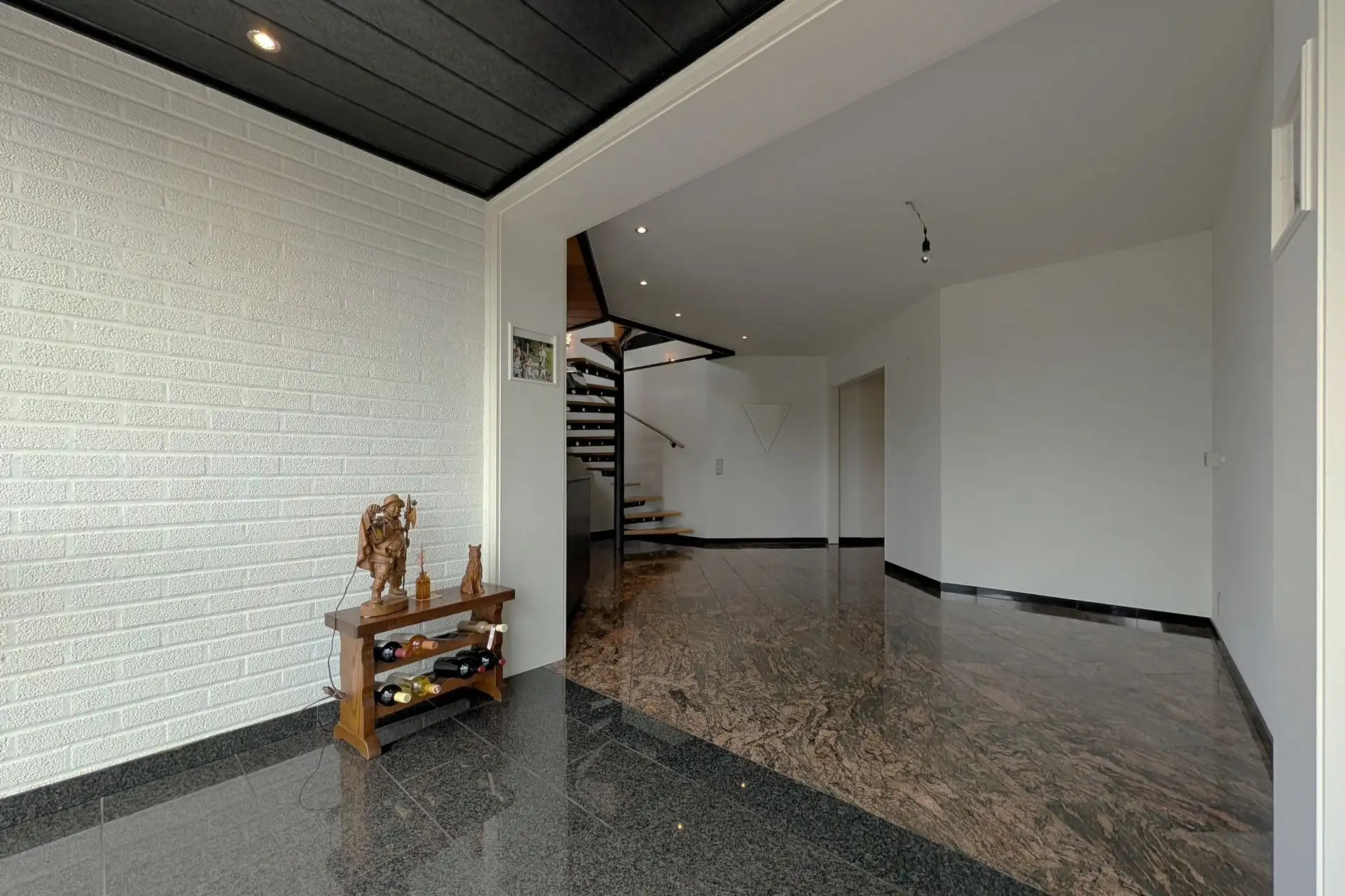 Grotestraat 332/2 – genieten van comfort, sauna, ruime inpandige garage, prachtig aangelegde tuin en een uniek uitzicht over de Maas! foto 6
