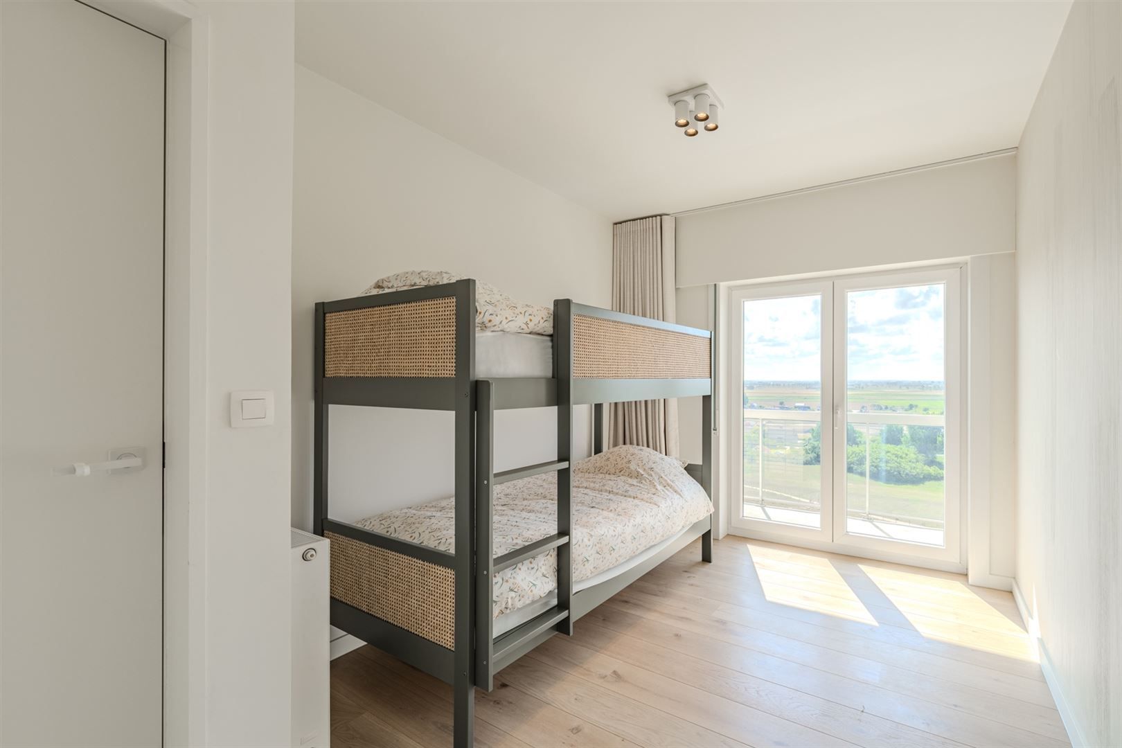 gerenoveerd appartement met zee en duinzicht foto 16