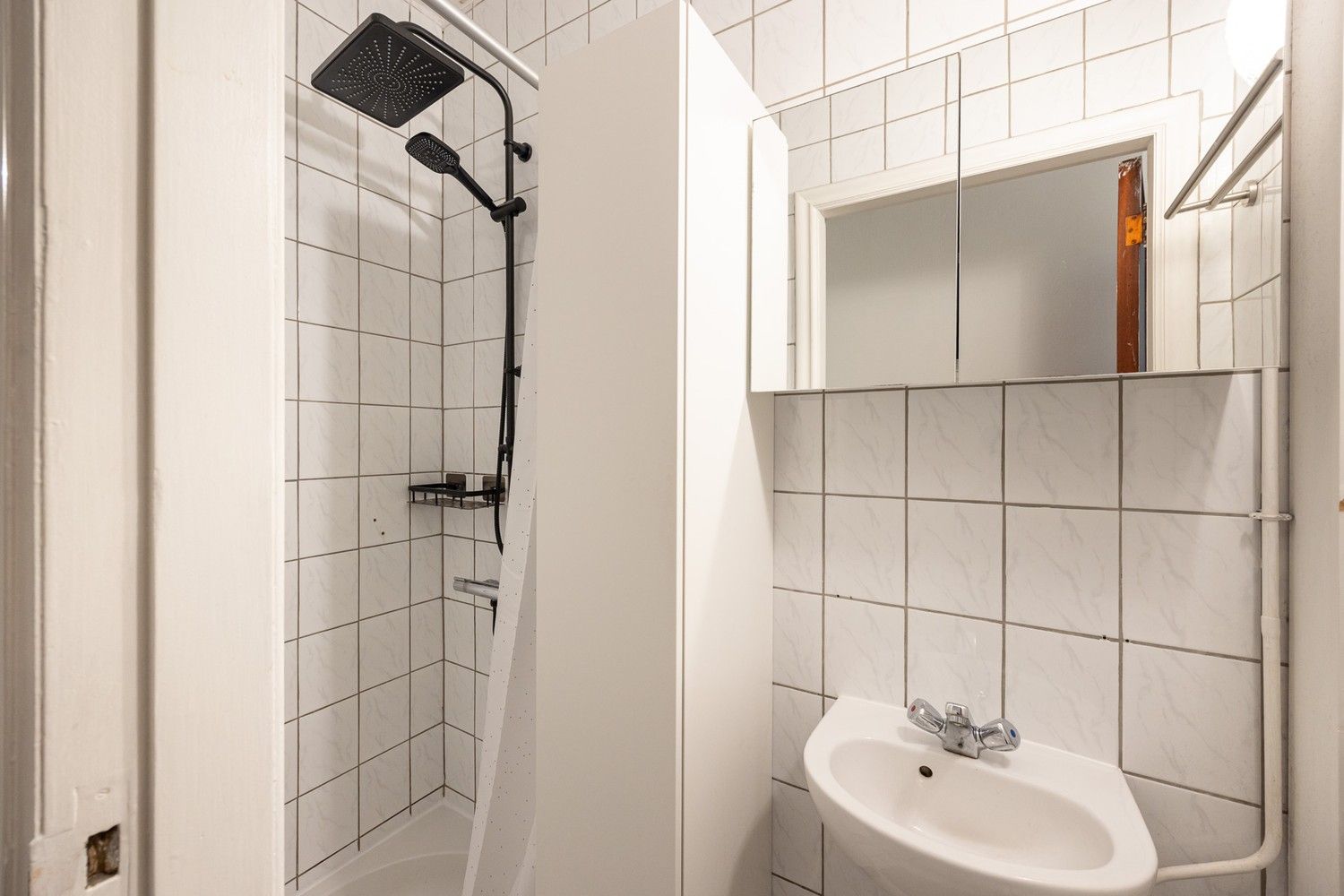 Sfeervol gelijkvloers appartement met zonnige westgerichte tuin in hartje Deurne foto 9