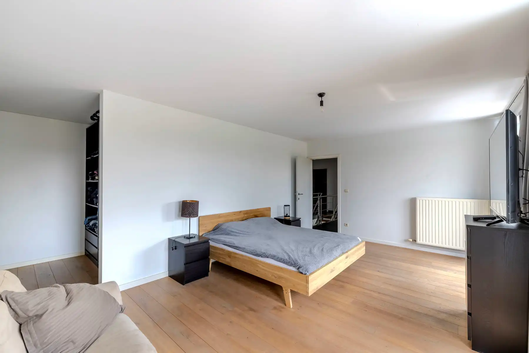 Moderne villa met zwembad op 1.282m² foto 22
