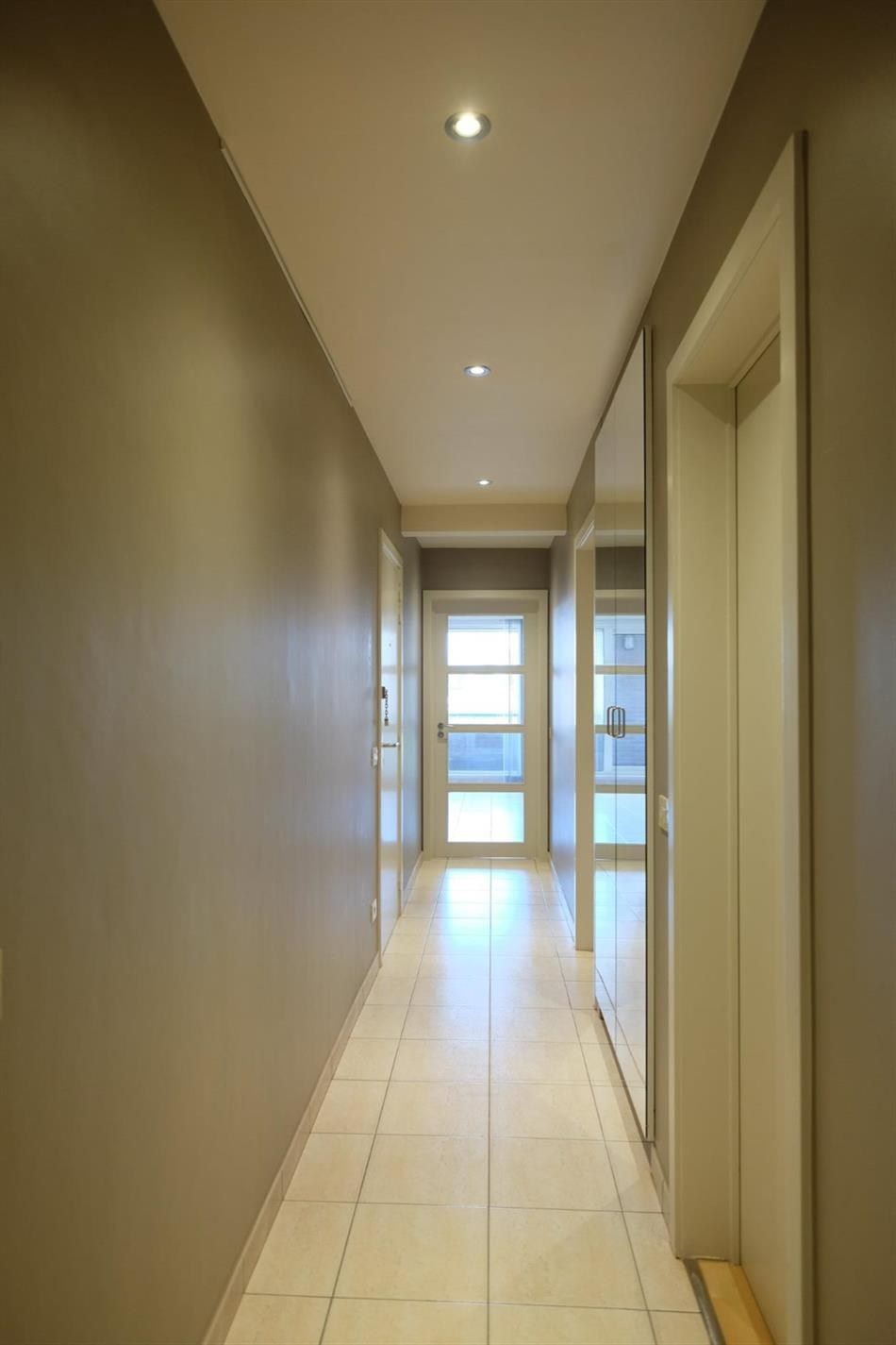 Standaard appartement met 2 slaapkamers en garage in Hooglede  foto 4