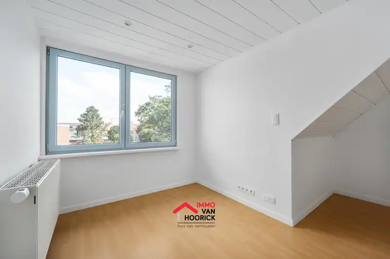 Appartement op 2e verdiep centrum Lokeren! foto 6