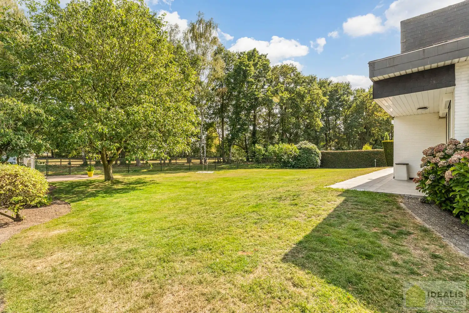 //INVESTERING – NIET VOOR EIGEN GEBRUIK// UITERST GOED ONDERHOUDEN GEZINSWONING OP EEN PRACHTIG, GROEN EN RUSTIG PERCEEL VAN MAAR LIEFST 11A &nbsp;MET LICHTRIJKE WOONKAMER, 3 KNAPPE SLAAPKAMERS, BADKAMER, AFGEWERKTE ZOLDERVERDIEPING EN ONDERGRONDSE GARAGE foto 33