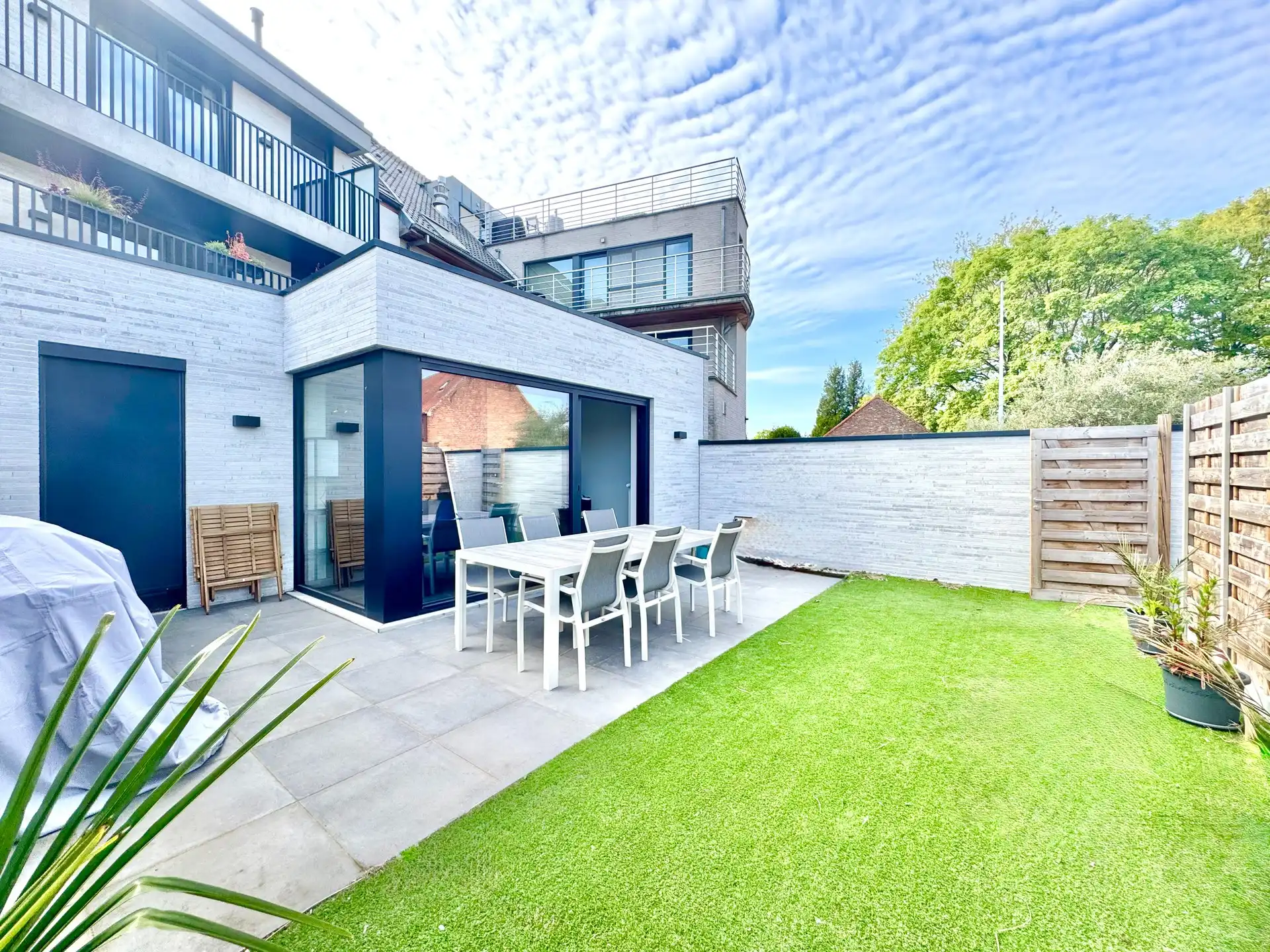 GELIJKVLOERS APP | 2 SLPKS | 2 BDKS | GARAGE | TUIN foto {{pictureIndex}}