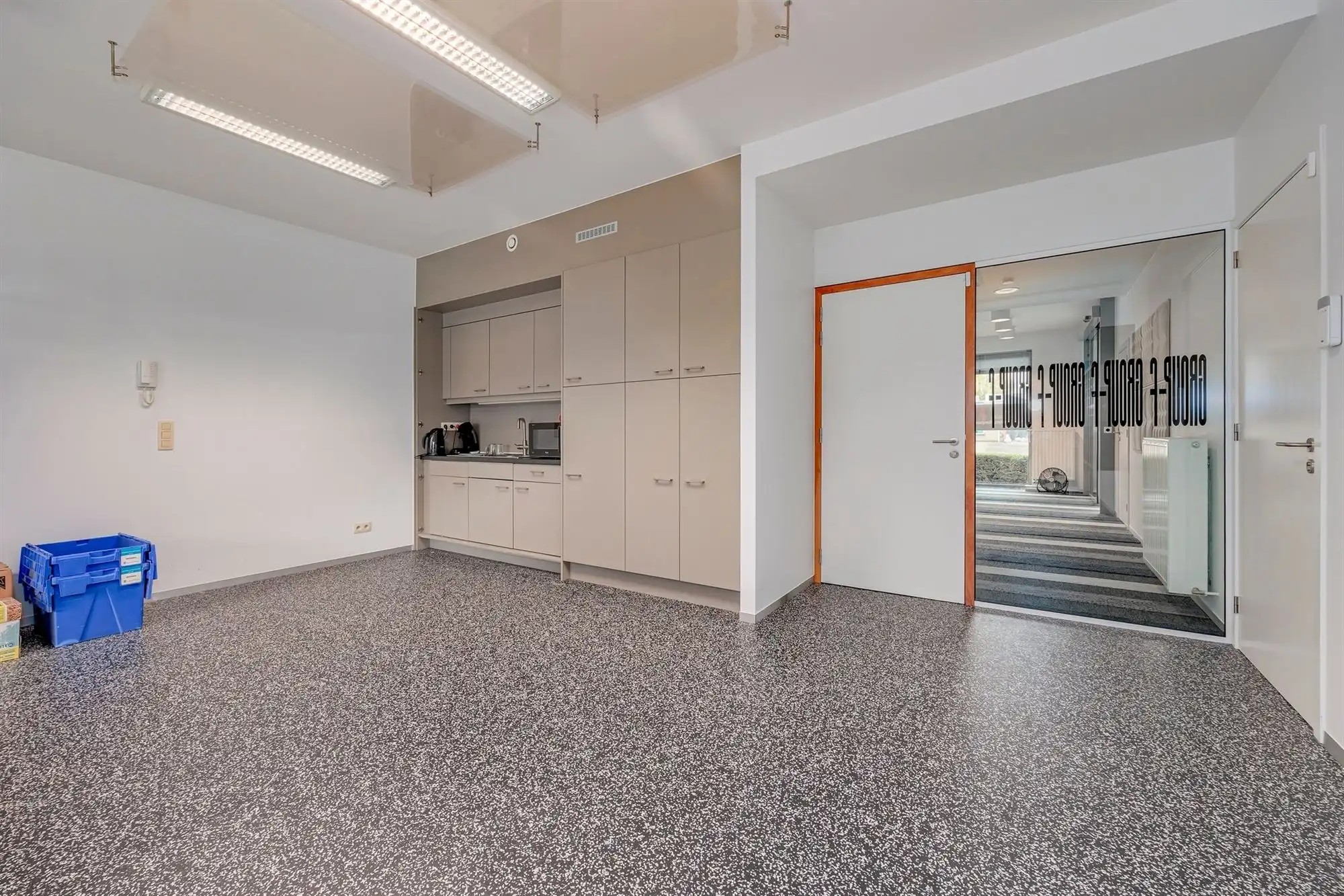 Kantoorruimte met private parkeerplaats aan de Provinciale Steenweg! foto 10
