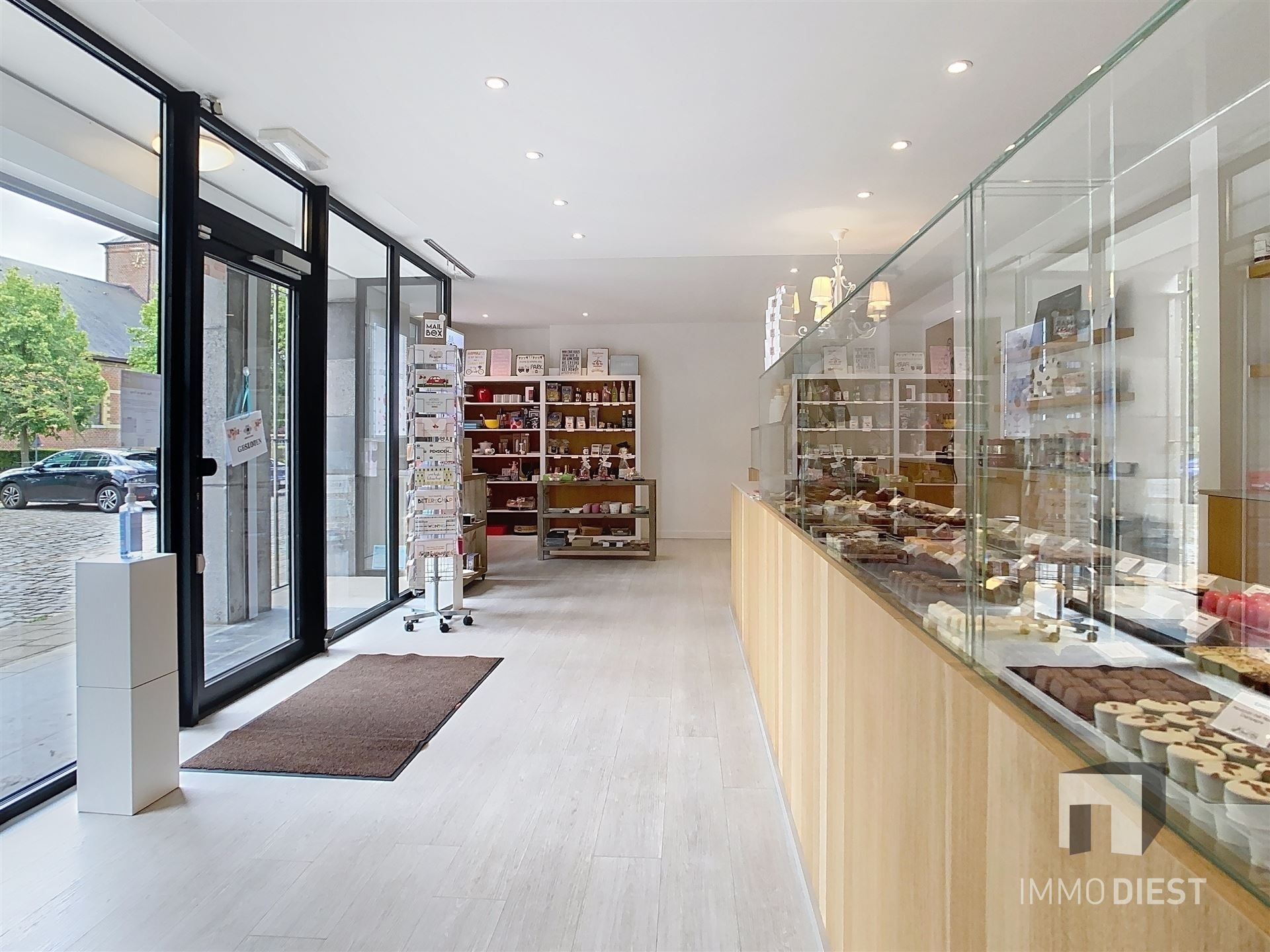 Handelspand met luxe woonst op goede locatie foto 13