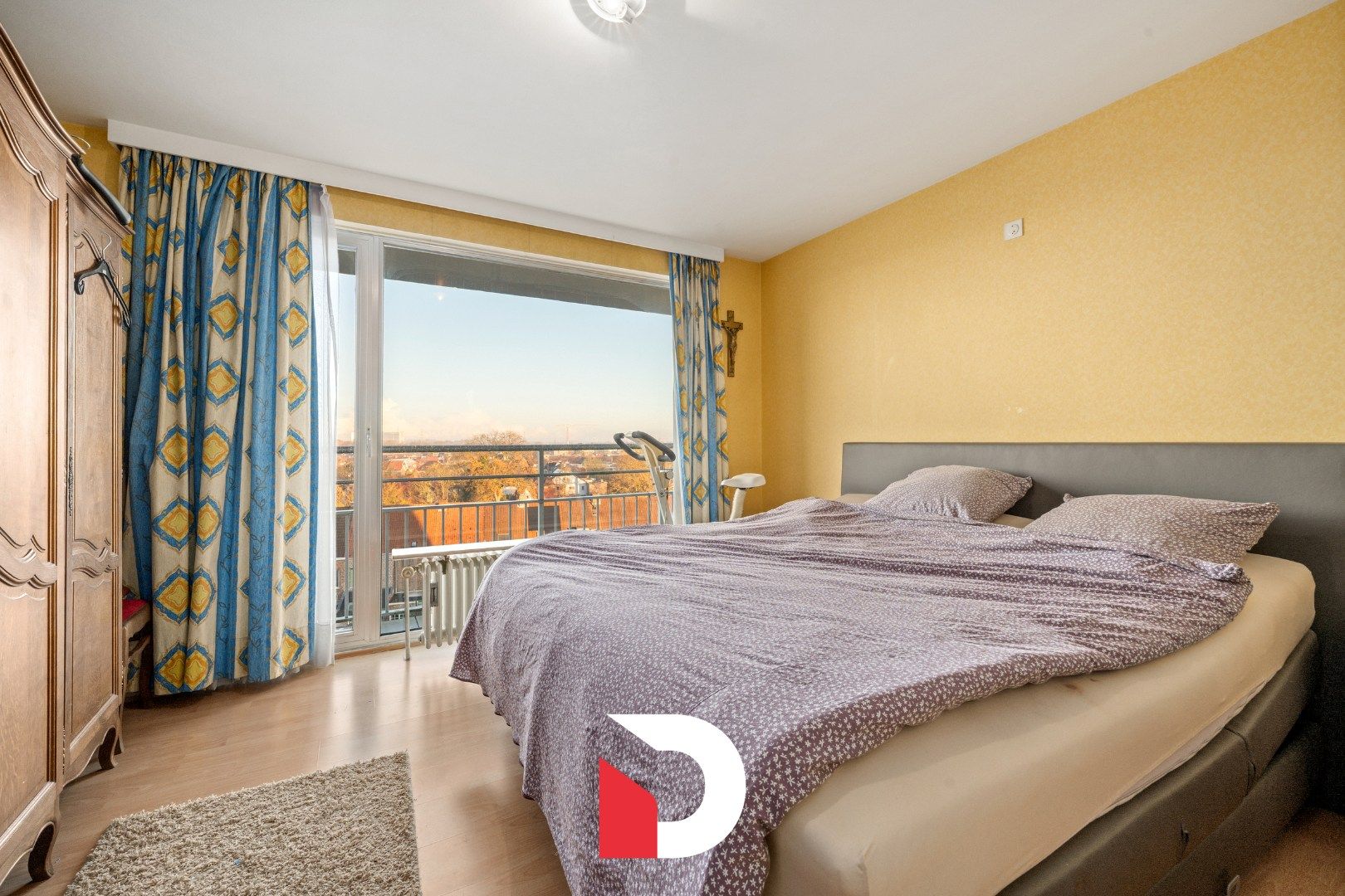 Aangenaam en lichtrijk app. op 6de verdiep met 2 slk.'ers op een toplocatie nabij het centrum van Brugge. foto 9