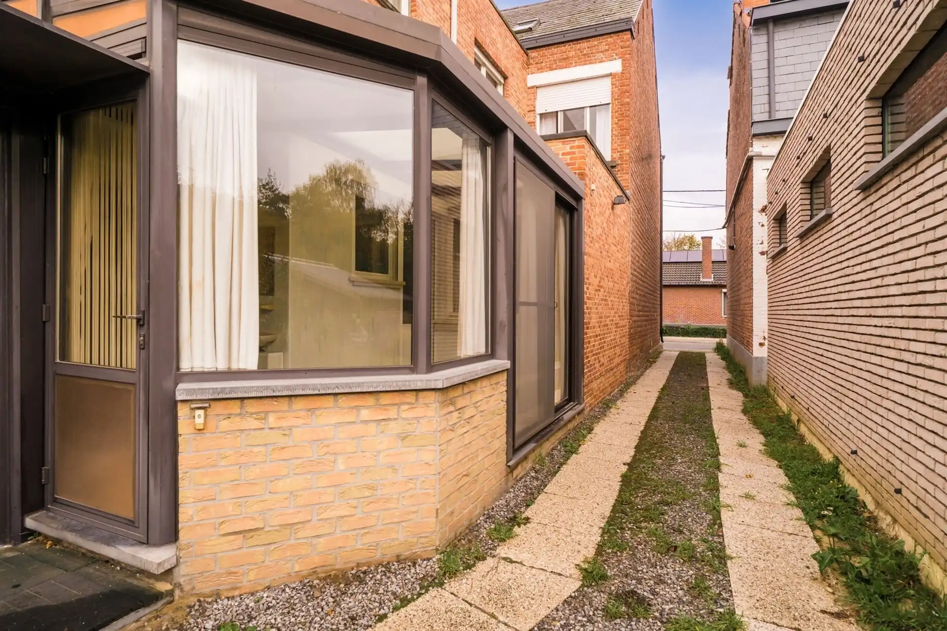 Te renoveren gezinswoning met veel opslagruimte! foto 22