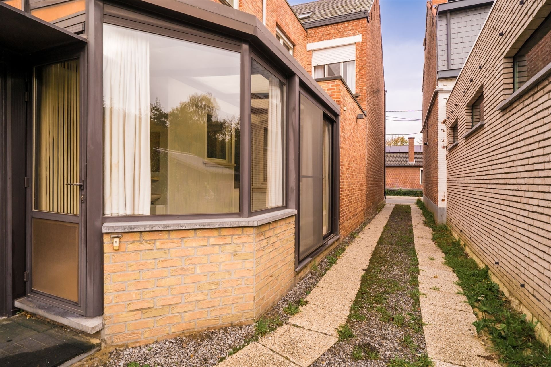 Te renoveren gezinswoning met veel opslagruimte! foto 22