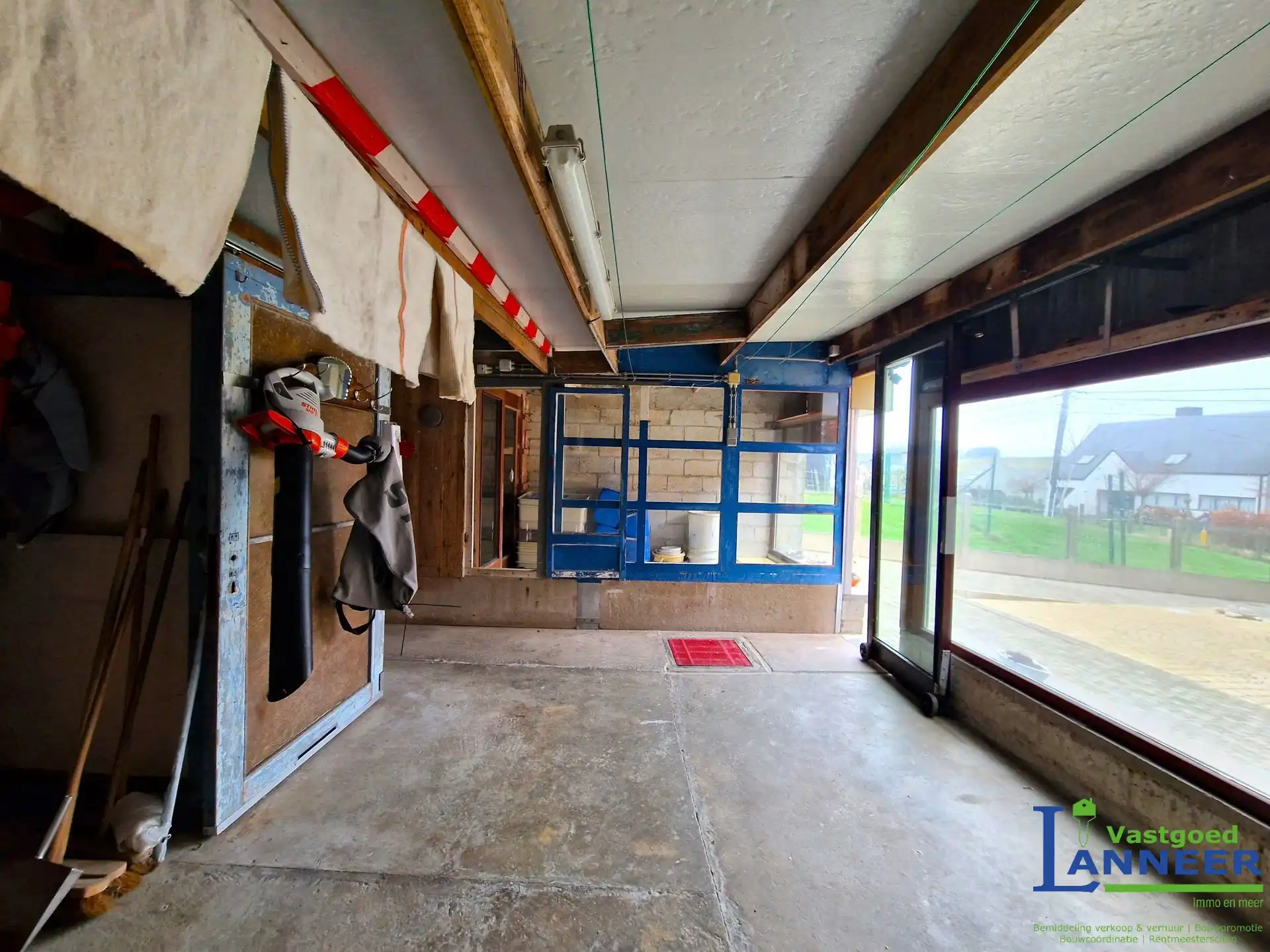 Woning met grote garage, 4 slpkmrs en diverse bijgebouwen foto 13