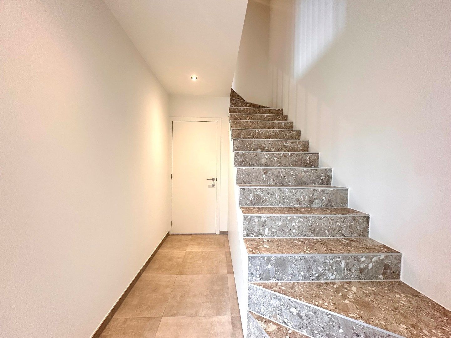 Te huur: prachtige nieuwbouwwoning in groene omgeving te Voeren foto 2