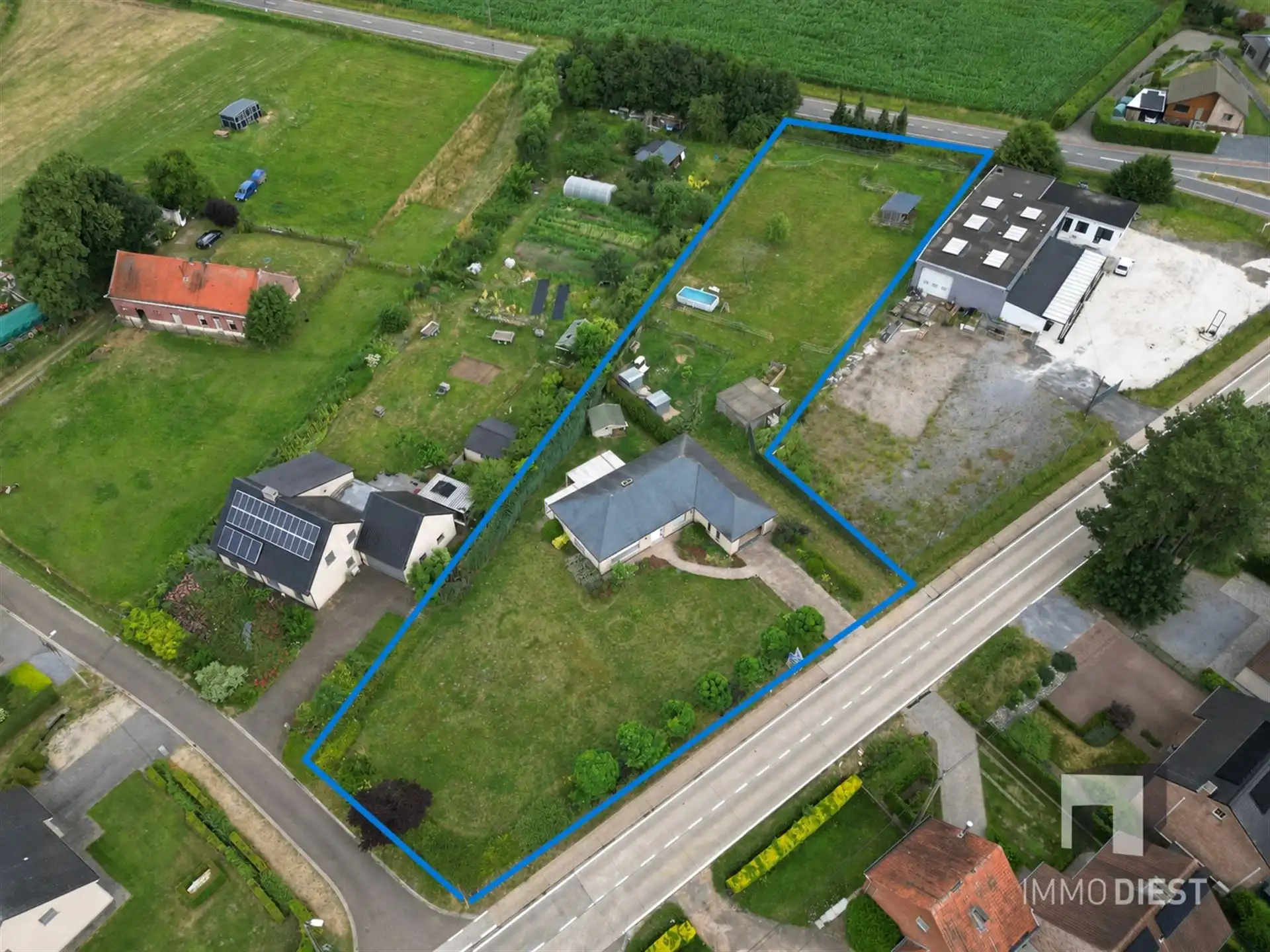 Gelijkvloerse instapklare woning met grote tuin op ca. 39a foto 2