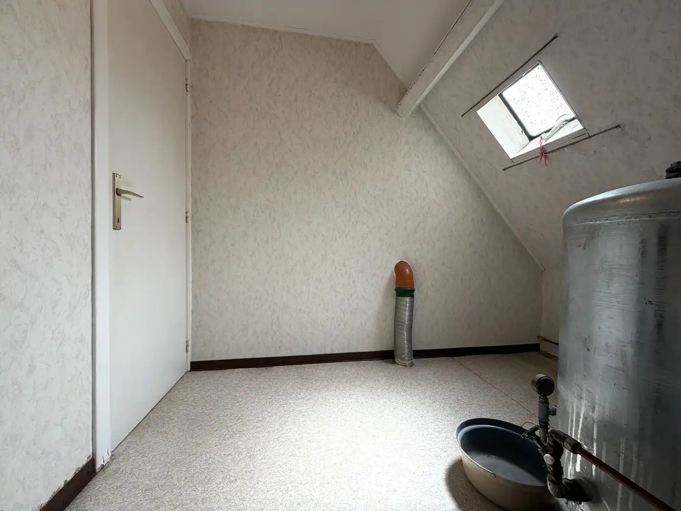 Op te frissen alleenstaande woning met riante tuin foto 13