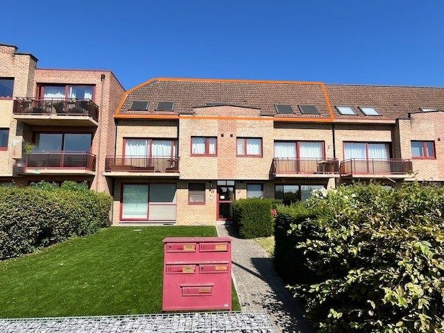 Riant dakappartement met terras en garage foto {{pictureIndex}}