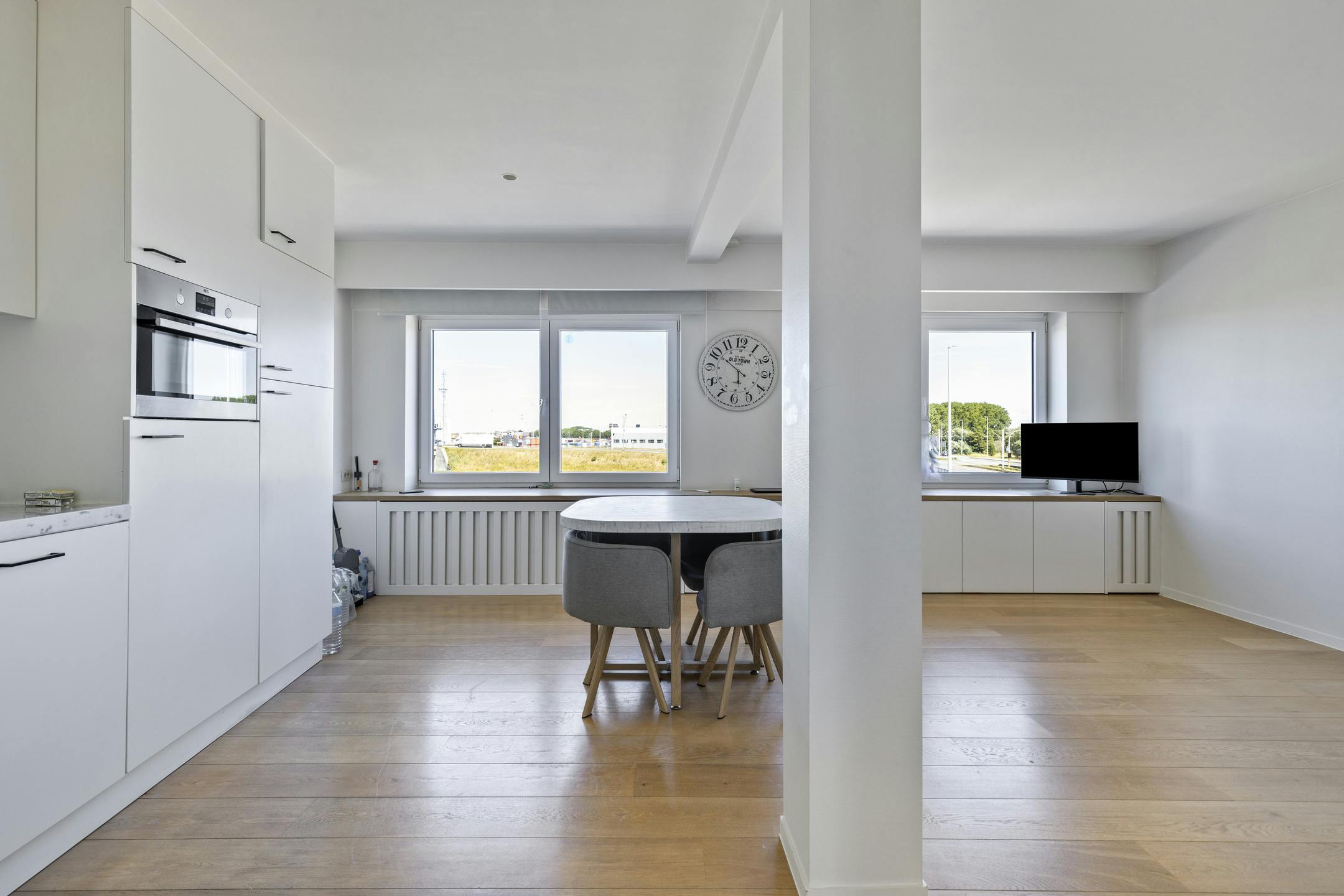 Instapklaar twee slaapkamer appartement te koop in Zeebrugge foto 2