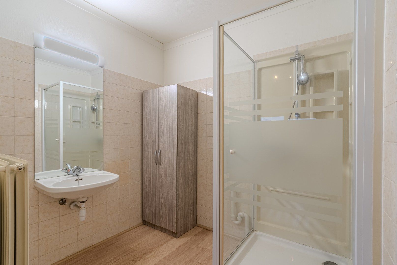 Lichtrijk appartement inclusief private garage foto 6