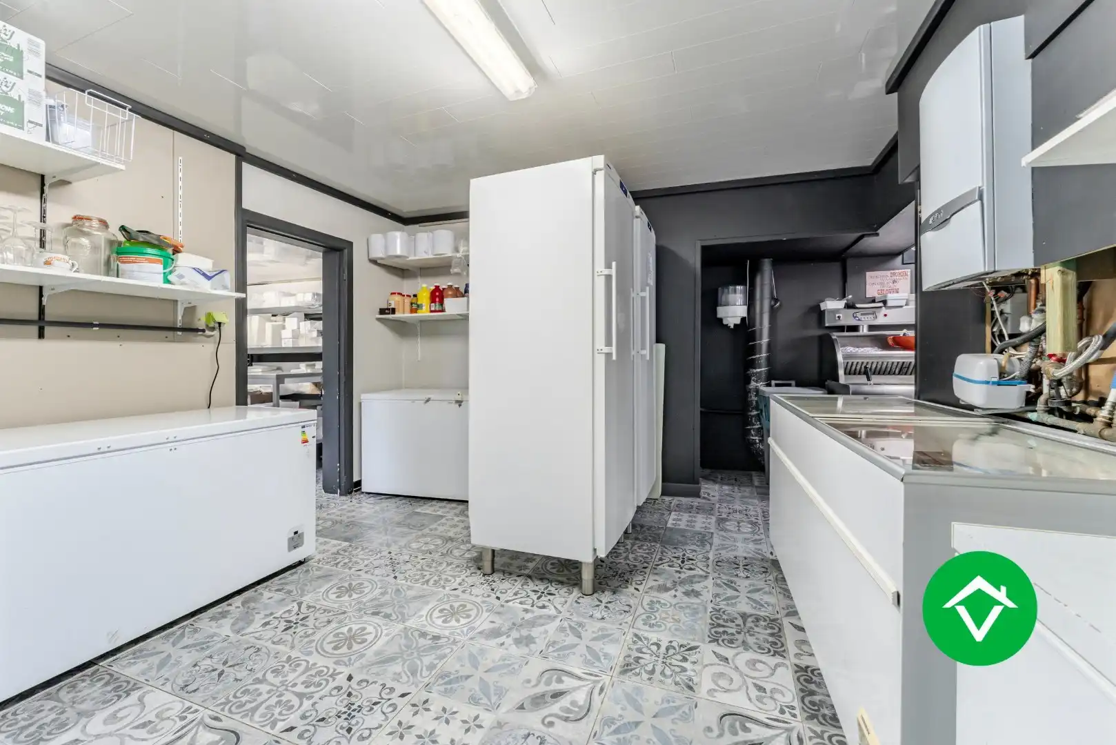 Handelswoning met goeddraaiende frituur te koop in centrum Eernegem foto 12
