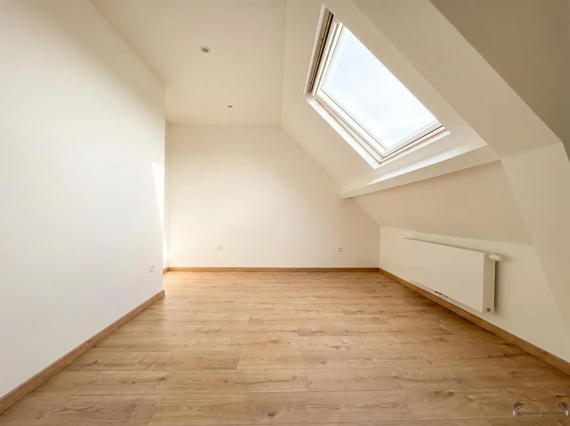 Instapklaar duplexappartement gelegen in het centrum van Gooreind foto 6