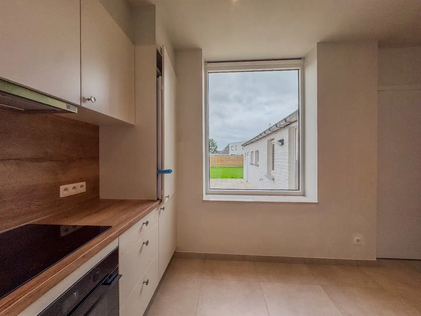 Gezellige woning met 2 slaapkamers, dressing en tuin. foto 12
