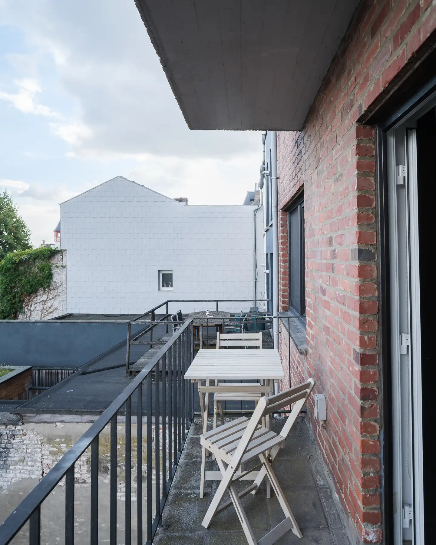 Instapklaar tweeslaapkamer appartement met terras foto 11