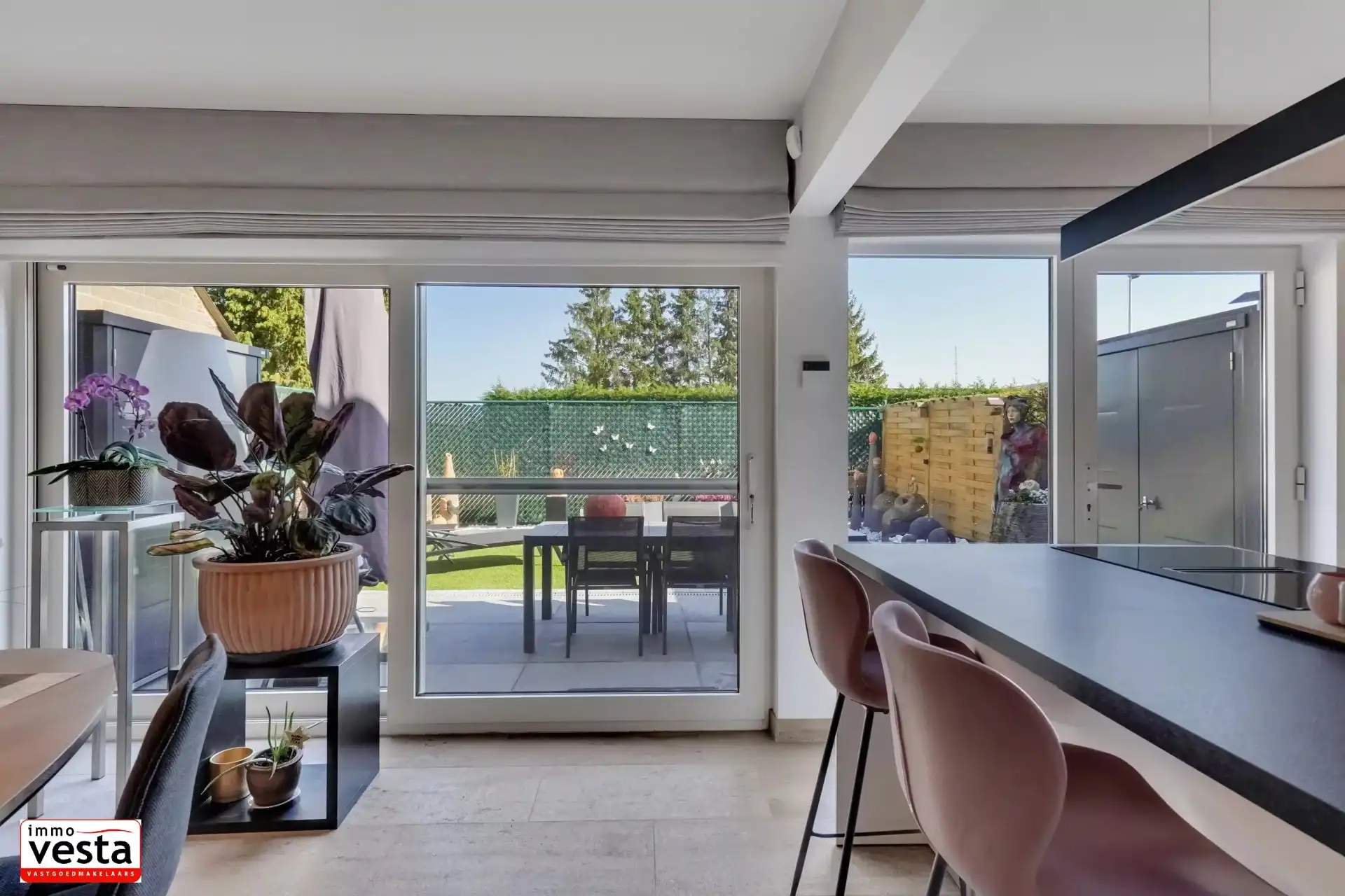 Luxueus gelijkvloers appartement met tuin foto {{pictureIndex}}