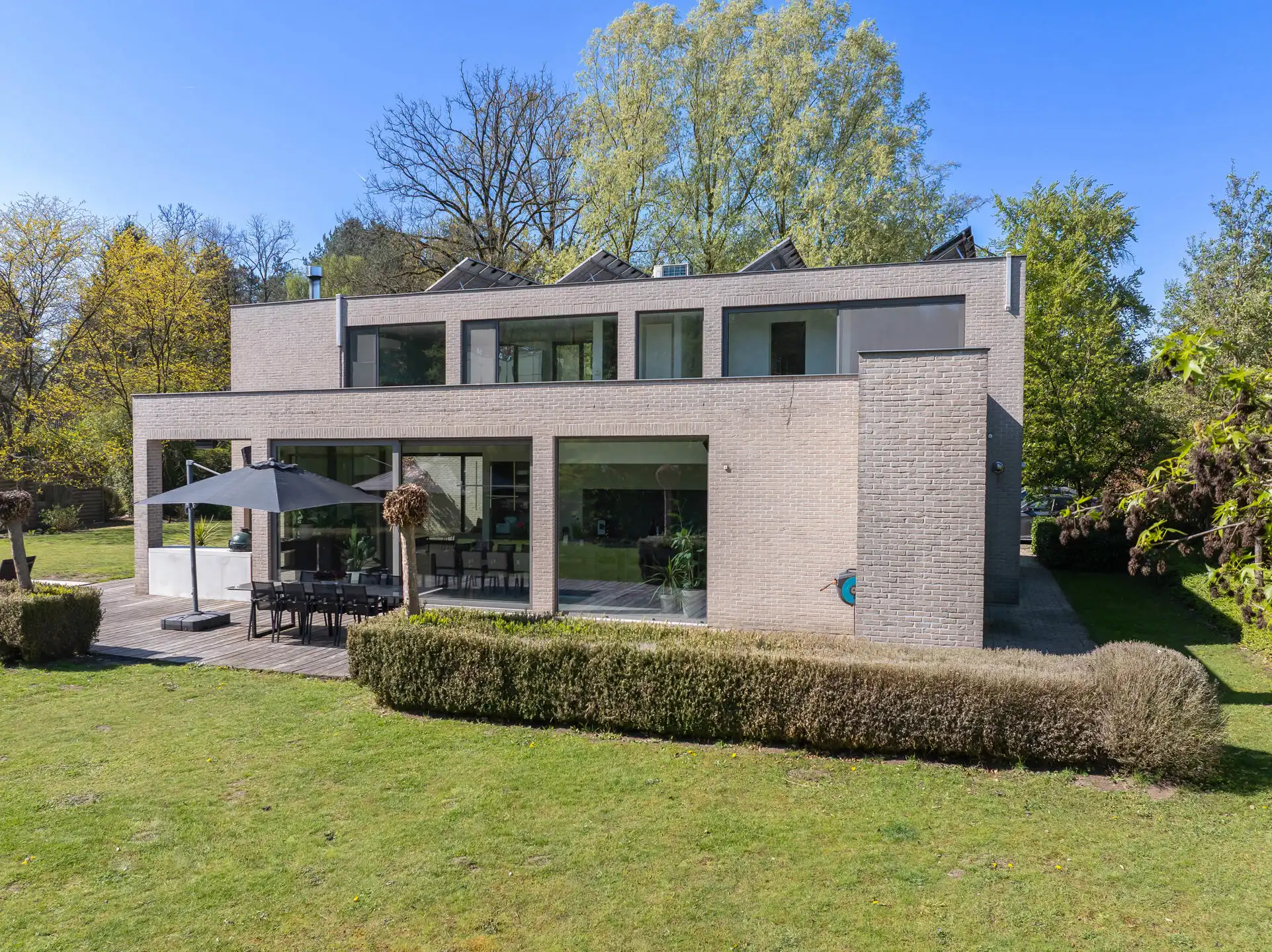 Luxueuze moderne villa met zwemvijver en prachtig poolhouse foto 26