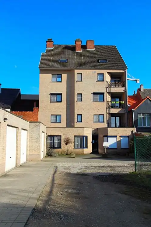 ZEER RUIM APPARTEMENT MET GARAGE, CENTRUM DIEST! foto 3