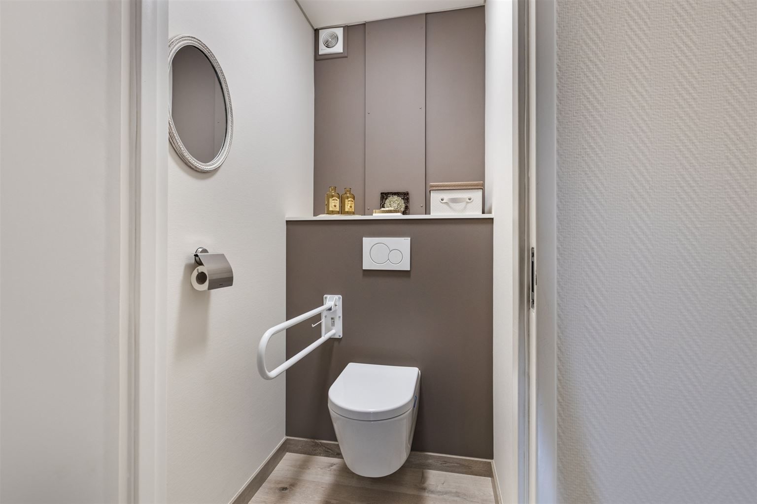 Ruim gelijkvloers 2-slaapkamer appartement met overdekt terras, ondergrondse autostaanplaats en aparte berging, gelegen vlakbij het centrum van Maaseik. foto 19