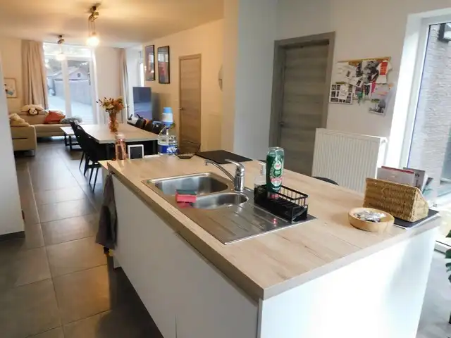 Rustig gelegen gelijkvloers appartement met tuin en carport foto 6