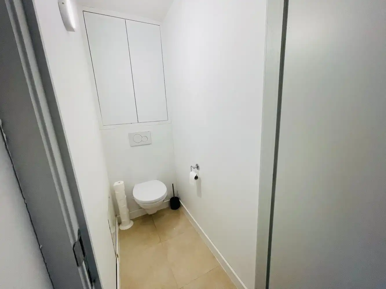 Brugge centrum, aan de Noordzandstraat, vlakbij alle winkels 'tZand  UITZONDERLIJK RUIM WOONHUIS /APPARTEMENT  MET HUISLIFT , 4 slaapkamers + bureau , living van 65m², modern ingerichte grote eet en kookkeuken Zalig wonen!  living van 65m²en zuidgericht terrasZlit terras van 65 m², volledig ingerichte eet-en kookkeuken van 34m²,  grote fietsenberging foto 19