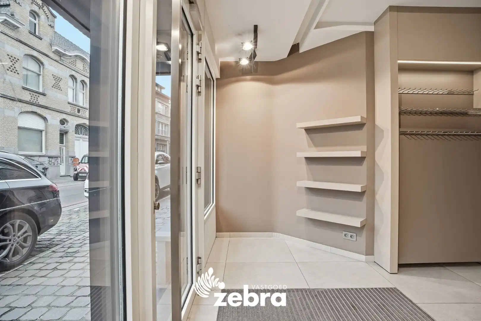 Commercieel handelspand met stijlvolle woonst in centrum Roeselare! foto 5