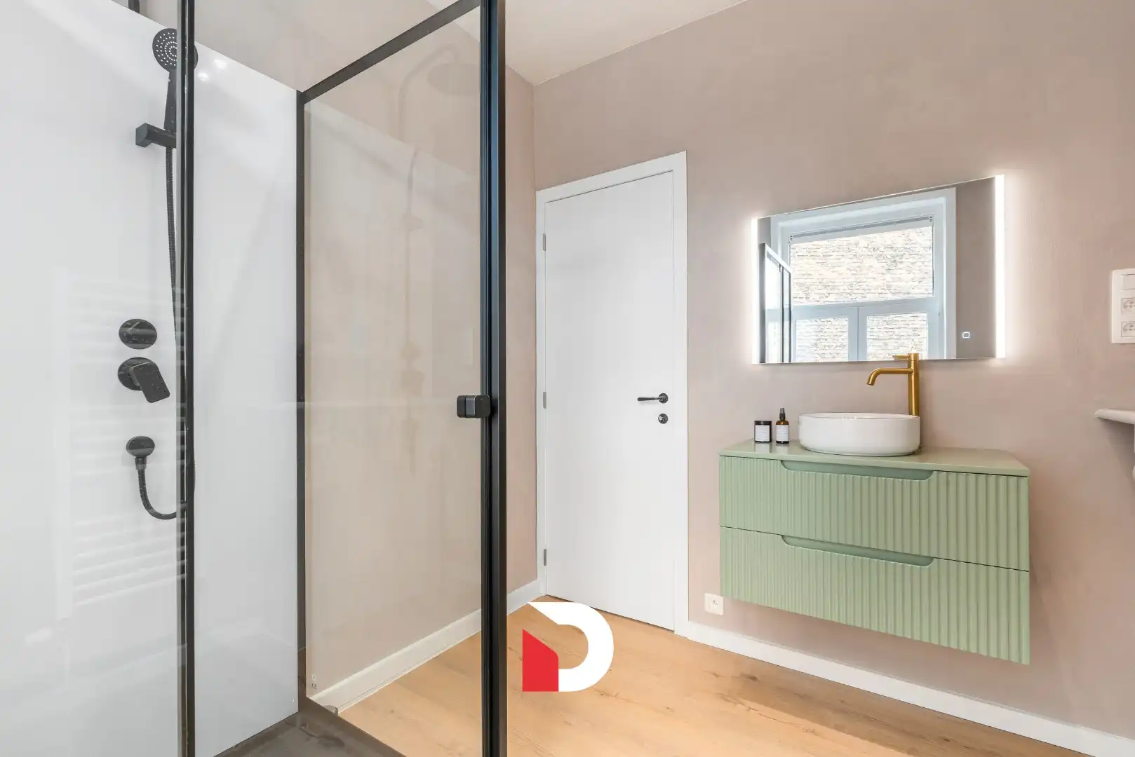 Bijzonder fraai gerenoveerde hoekwoning nabij de Coupure in hartje Brugge foto 21