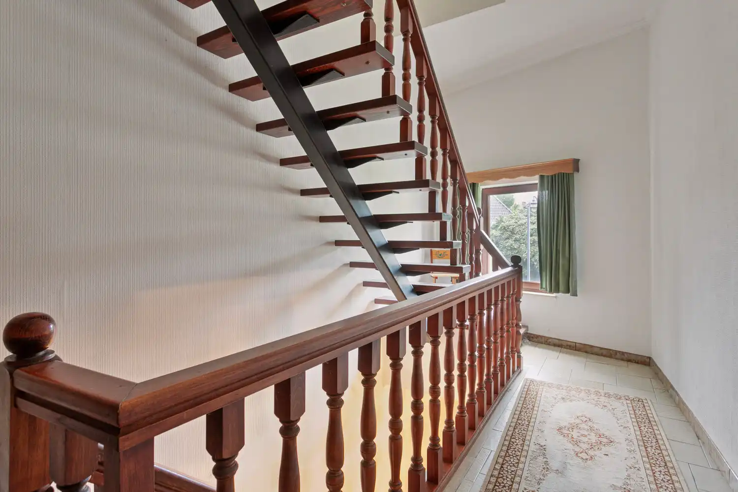 Te renoveren appartemtent met garage te koop! foto 6