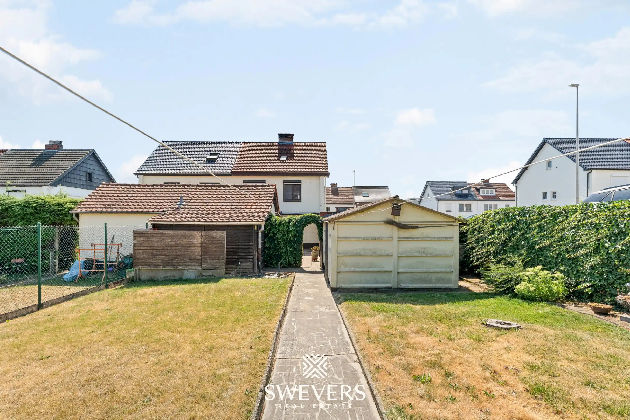 Uitstekend gelegen woning met 4 slaapkamers en mooie tuin foto 30