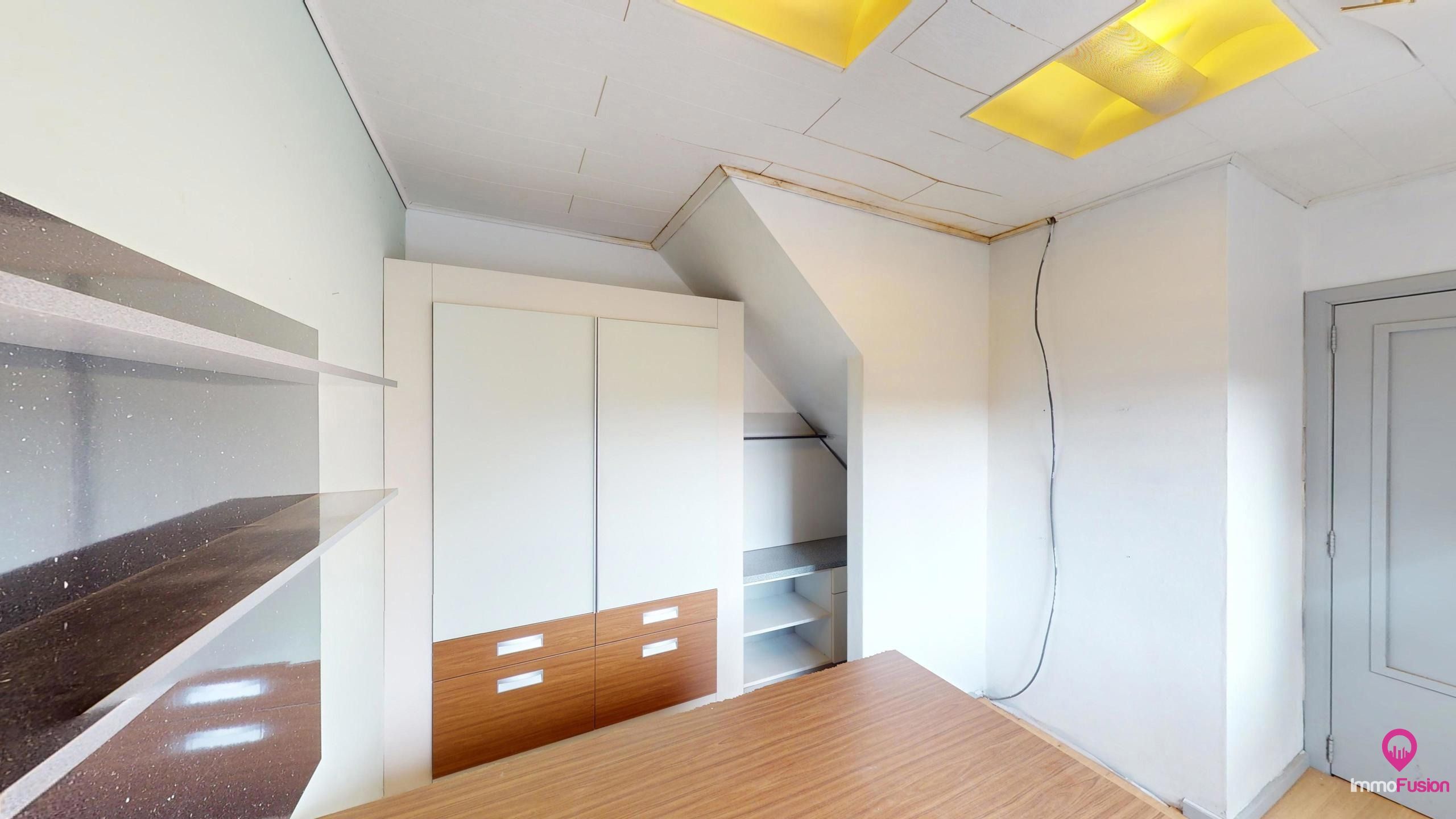 Polyvalent pand met magazijn+groot appartement op toplocatie! foto 2