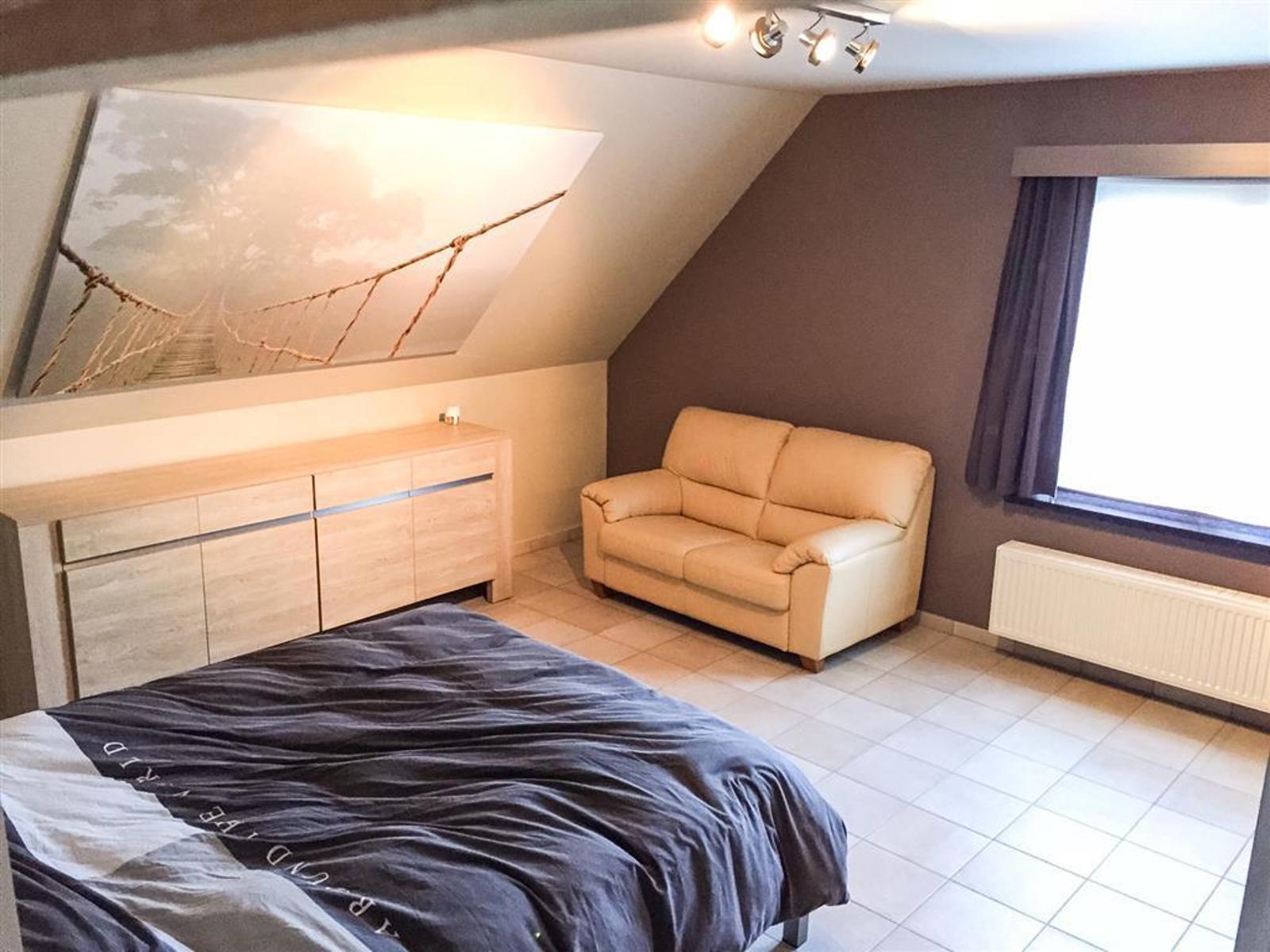 Halfopen bebouwing met 4 slaapkamers, garage en tuin foto 9